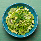 Kiwi, pepper and avocado green salad